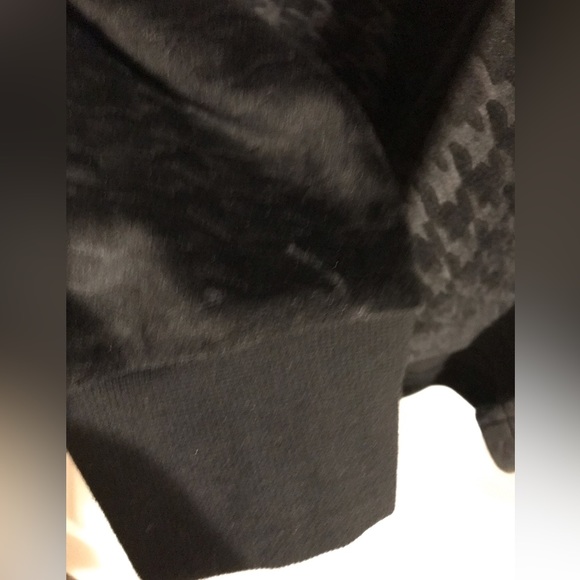 Brand new Women’s Urban Outfitters Black Large Houndstooth Velvet zipper jacket - Picture 5 of 5